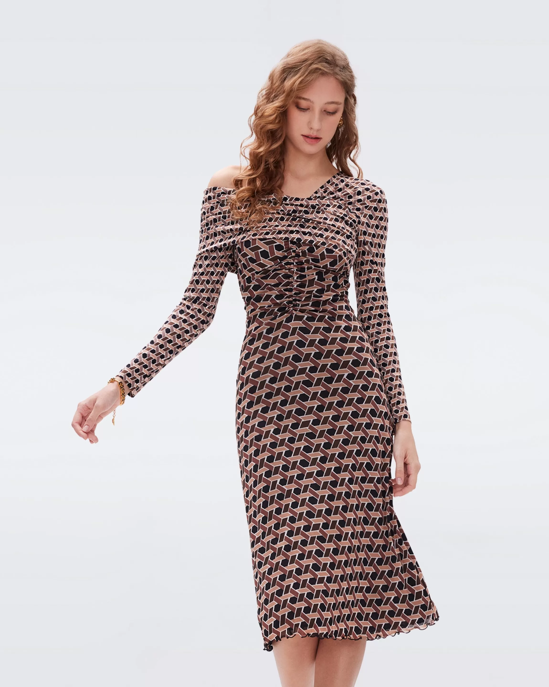 dvf Leia Dress in Huge Wave Geo Camel Hot